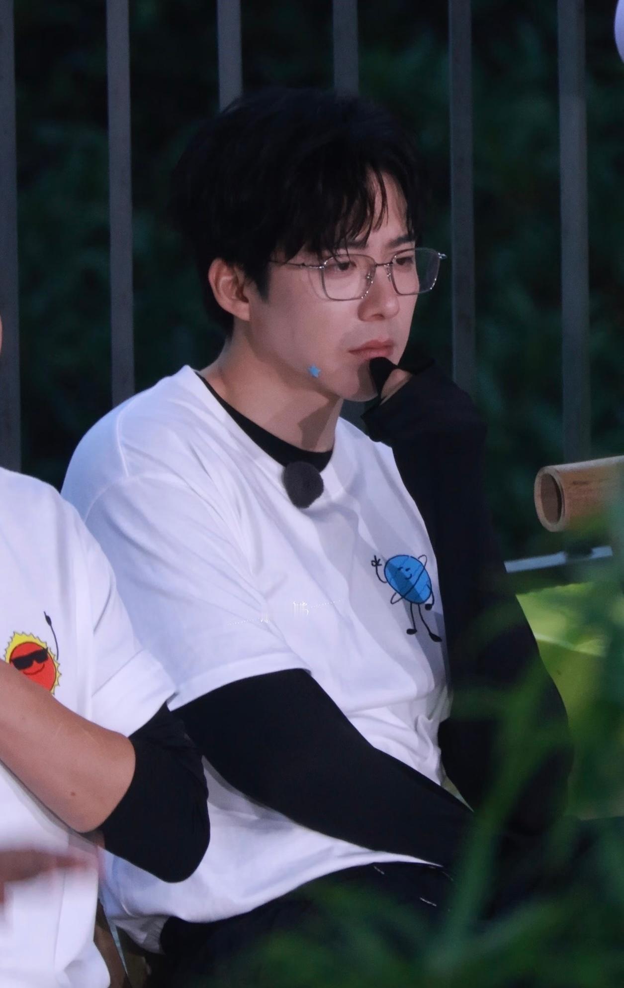 ||  摩登兄弟 生生的浅浅小胡茬~安静温柔的少年模样太心动 见山...