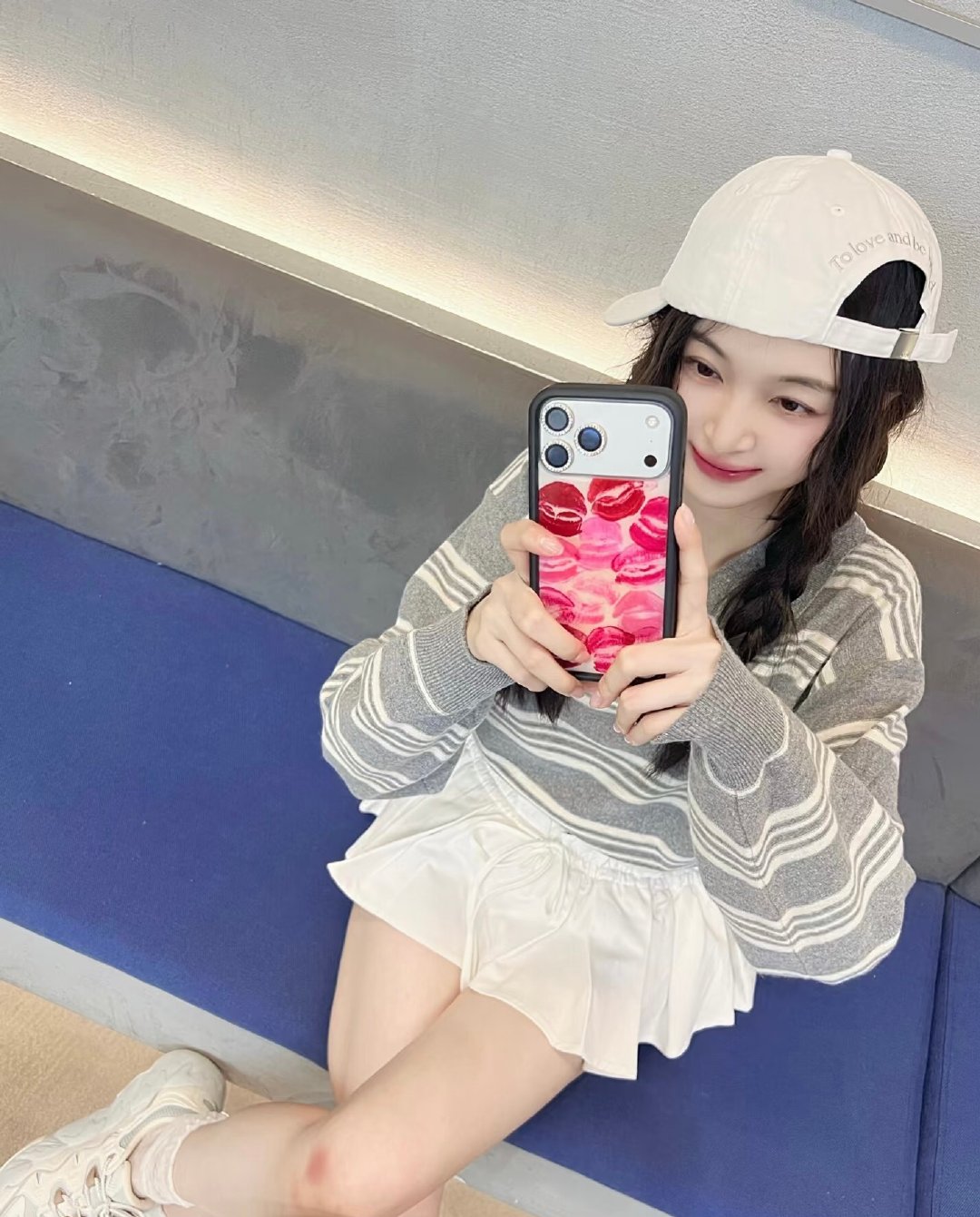 #吴宣仪[超话]#wxy  #吴宣仪#wxy #吴宣仪我画你猜# 

你说你恨我一辈子 那和想跟我一辈子有什么区别

​