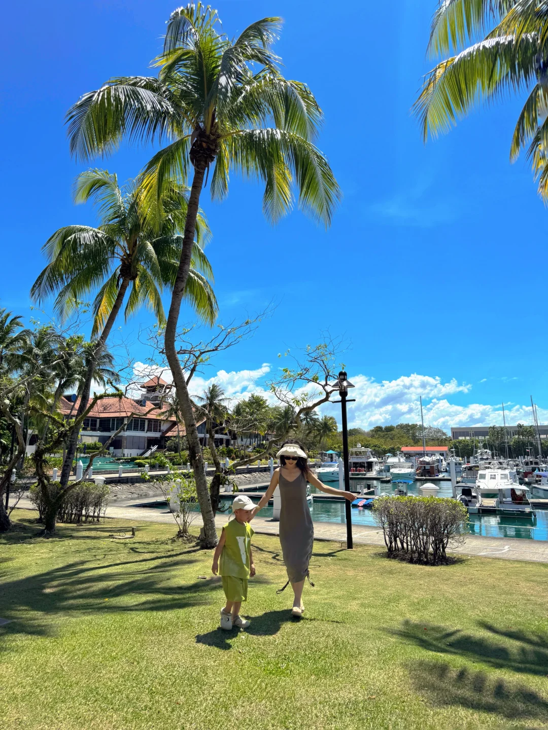 一个人带娃出国旅游&一个人用三脚架拍照