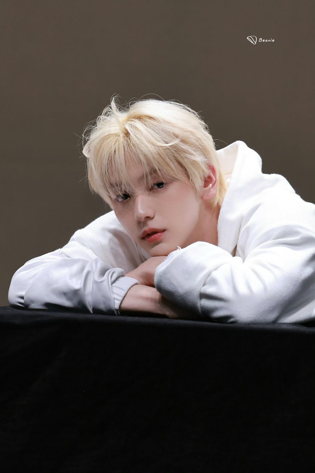 [超话]🐰🐰 是雪兔，是萨摩耶🥺🩵🤍🐰 ​​​