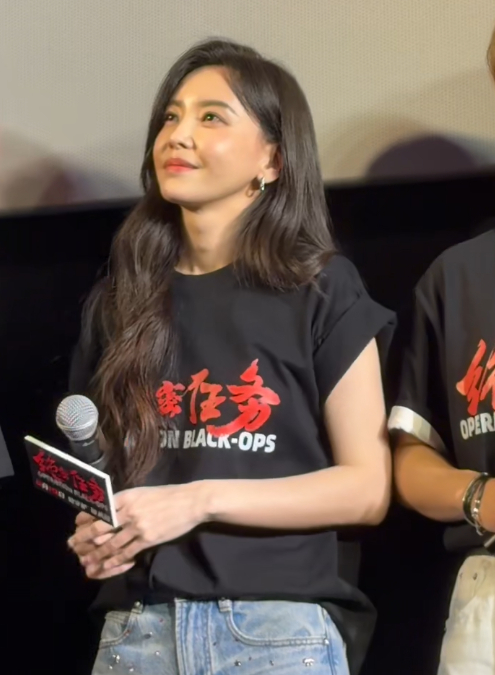 [超话]采访里于文文温柔诉说自己作为演员的迷茫与追求，清楚大众先记住她...