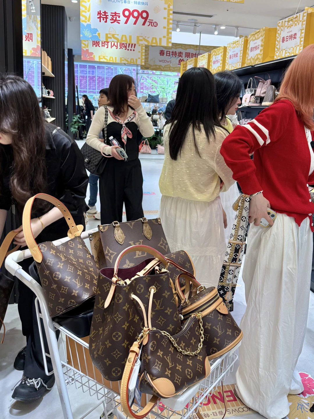 打工人又来包包天堂进货了…！！！！！