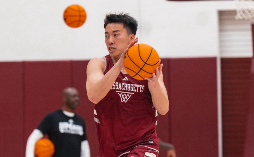 牛！王俊杰NCAA迎来爆发！狂砍31分6篮板，带队88-86险胜布朗大学，找回自己的感觉真的太棒了！
今早马萨诸塞大学，迎来季前赛第二场热身赛，上一场表现一般的王俊杰迎来强势反弹，全场12投8中，罚球13中12，命中3记3分，砍下31分全场最佳！
憋屈了一整个夏天的王俊杰终于在这场比赛找到了自我，比