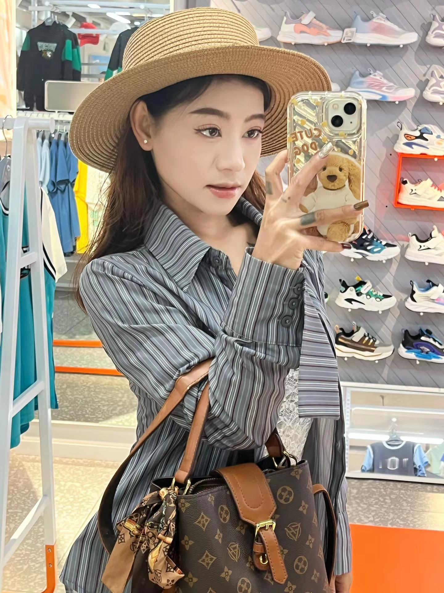 情绪稳定的秘诀，就是从不费力融入热闹，独来独往，自在洒脱。