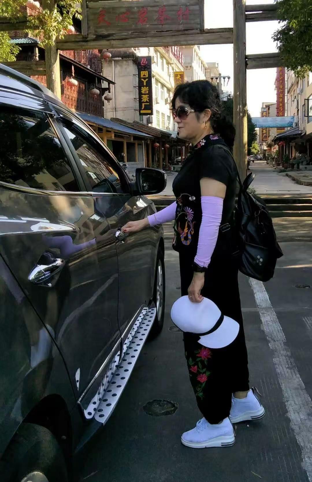 <p>时尚女人 <!--{img:0}--></p><img src=...