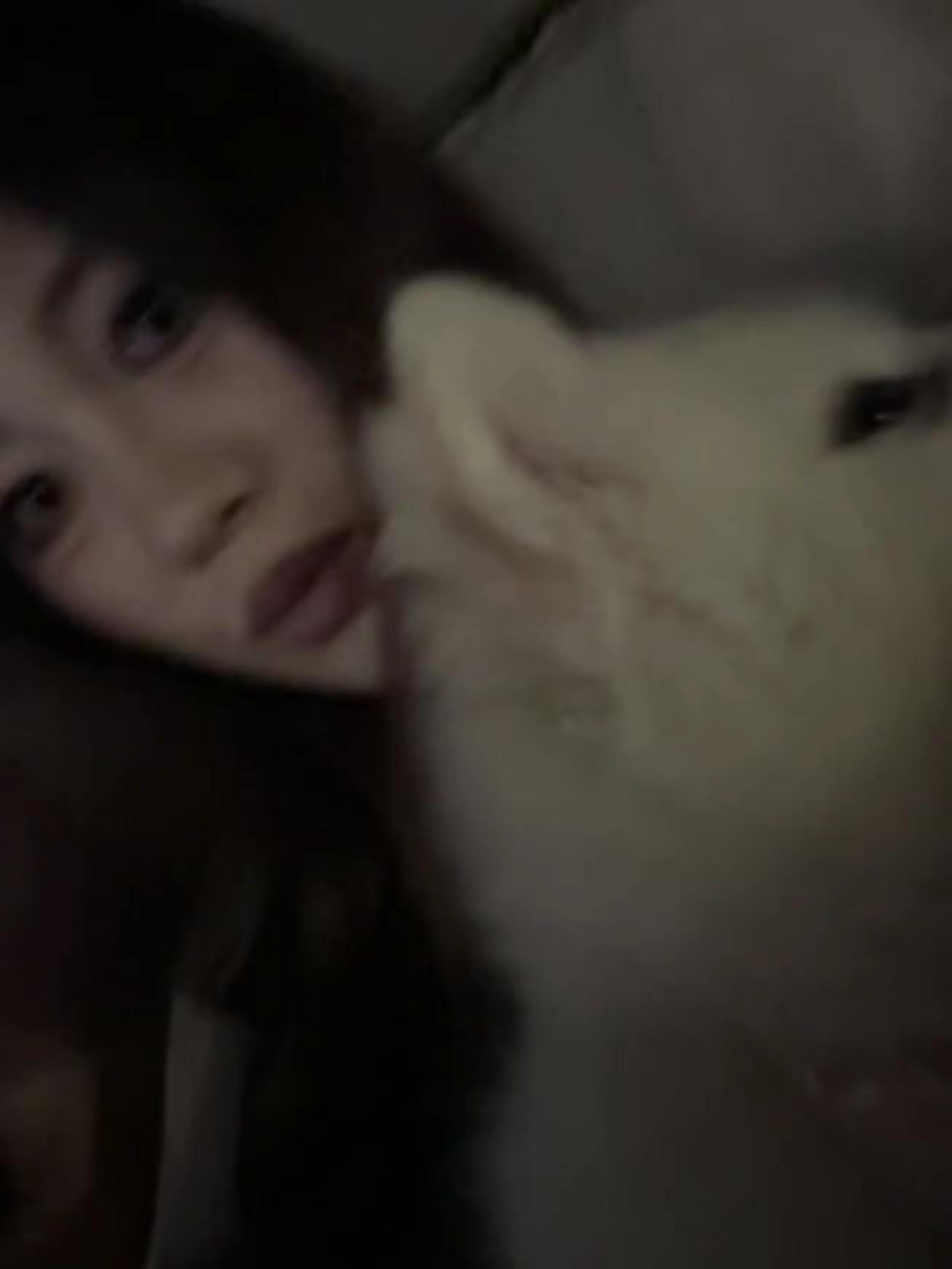 <p>笨蛋美女 <!--{img:0}--><!--{img:1}--...