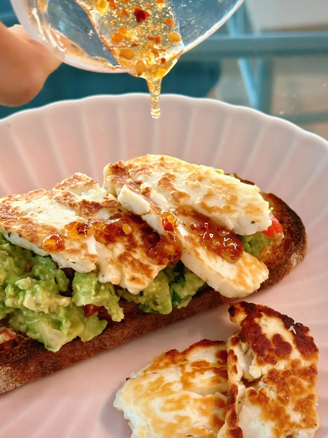 找到Halloumi天选吃法🧀辣蜂蜜牛油果吐司🍯