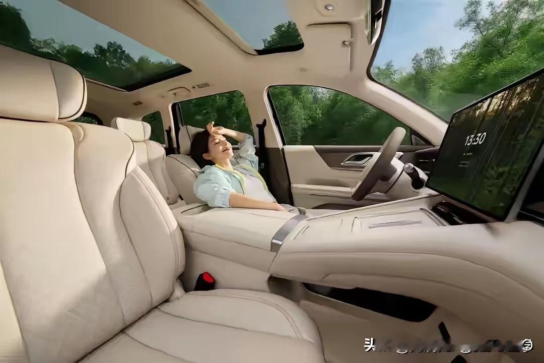 五菱星光2026年8月全款落地价明细（无置换补贴基础行情）
以下为五菱星光各主力版本全款落地费用拆解，数据基于当前终端优惠、购置税、保险、上牌标准核算，信息时效性为2026年8月，价格具备市场参考性：
一、星光560 燃油手动最低配（全系入门燃油版）
官方指导价：6.28万元
终端优惠：约6000元