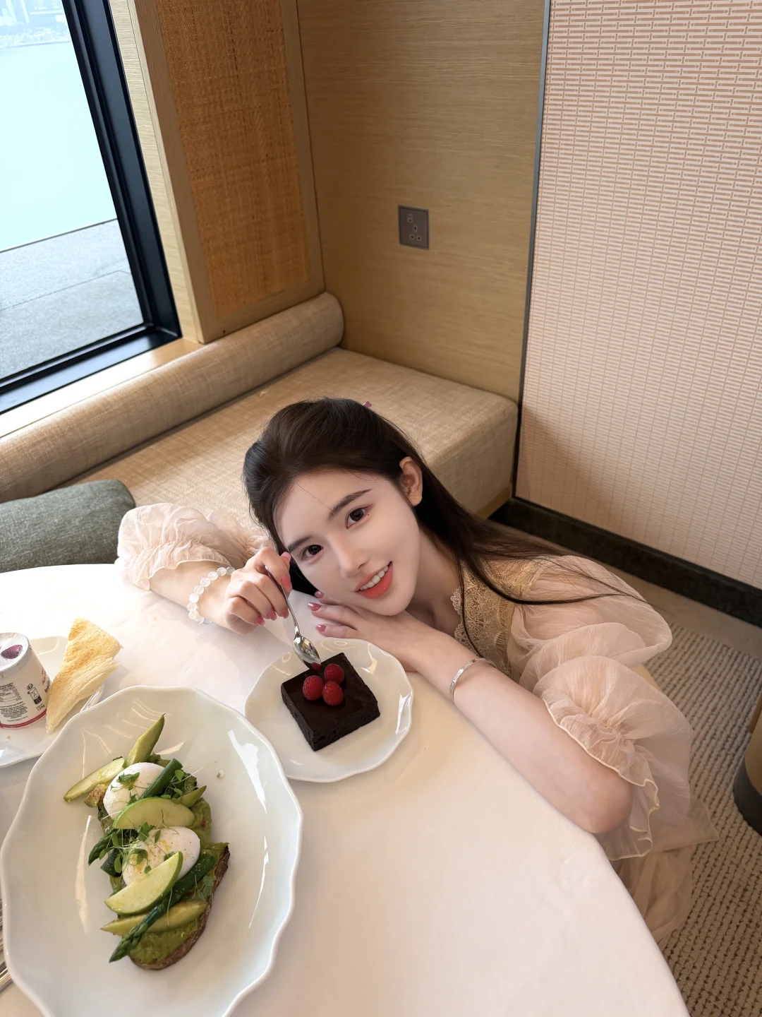 在酒店吃早餐拍出氛围感