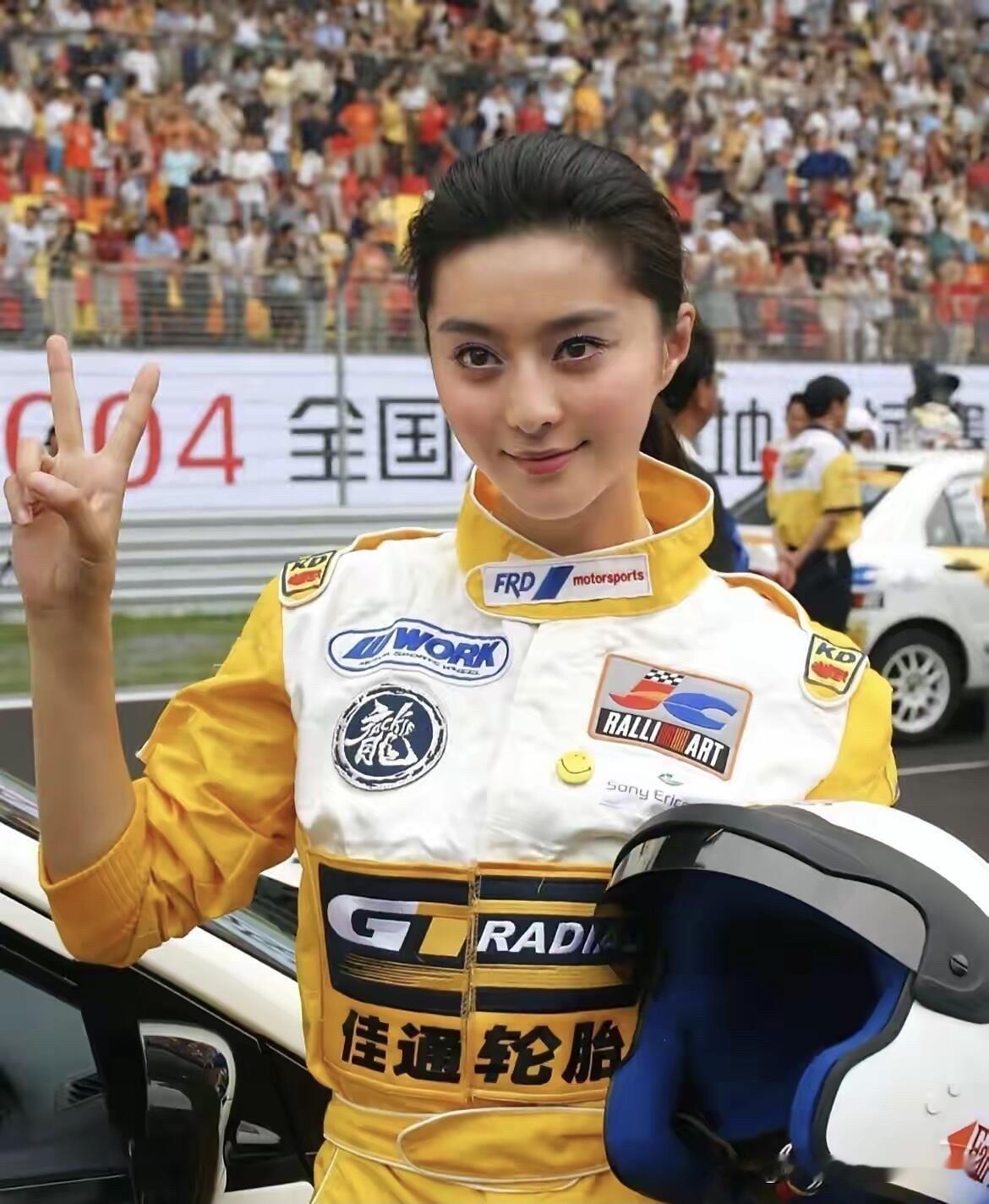 真没想到她真人居然比照片还漂亮，纯天然的大美女,这样好看的女人就算是穿...