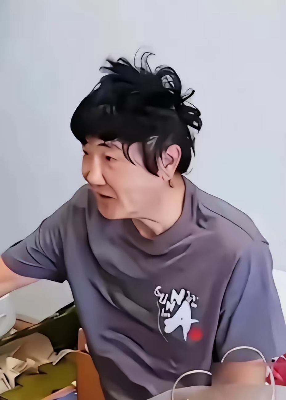 57岁的孙楠瘦脱相了，又显老。