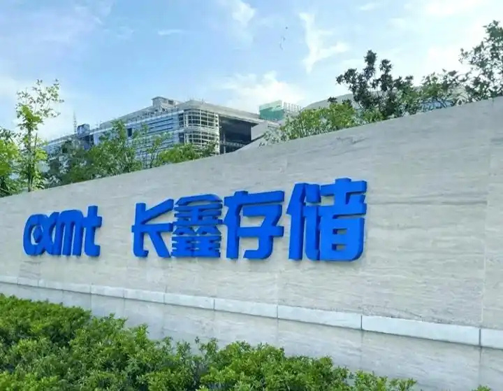 【 苹果公司与长鑫存储均未回应置评请求。这一动作的背景，是AI热潮引爆...