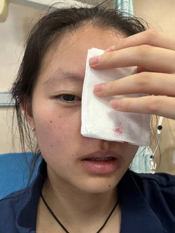以后坚决不戴眼镜踢球了