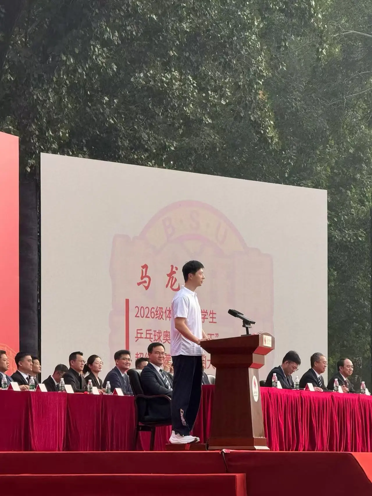 大家好，我是新生马龙！