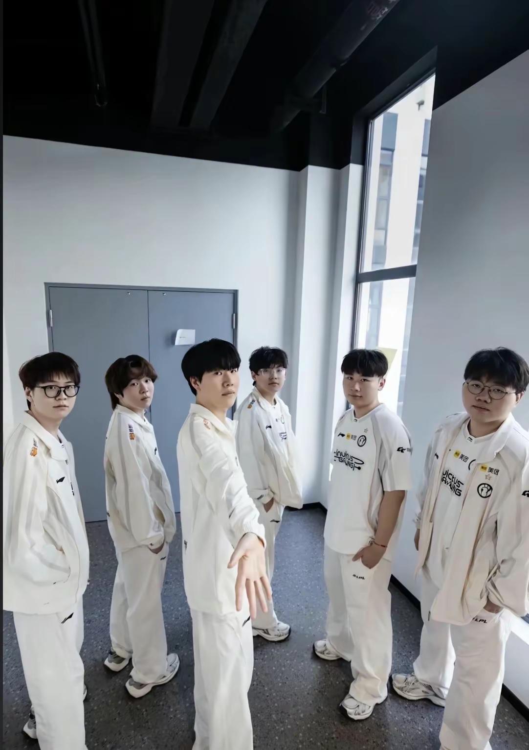 世界赛我们来了IG从进世界赛的概率0.27%，到现在进世界赛，在冲一次吧shy哥全球总决赛出征仪式 IGG战胜JDG