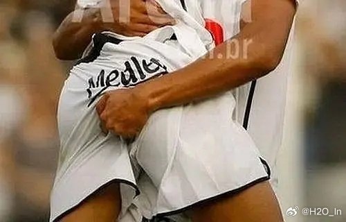 #内马尔[超话]# 
这是什么，大鼙鼓？打一打🖐️
这是什么，小脸蛋？捏一捏🤏 
这是什么，马马头？拍一拍🫳 
这是什么，大腿肉？摸一摸🫴
这是什么，薄肩膀？么一么😗
这是什么，卧槽！！！这tm啥啊😰😰😰😰😰
🥵🥵🥵🥵🥵🥵🥵 这对吗😱😱😱😱😱😱 ​