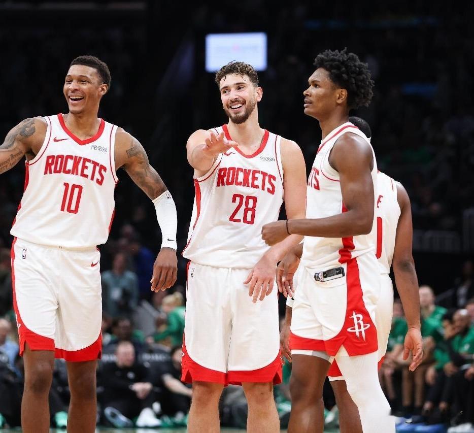 说到底，火箭队赢球还是靠这5位年轻球员啊！  1、小史密斯——22岁...