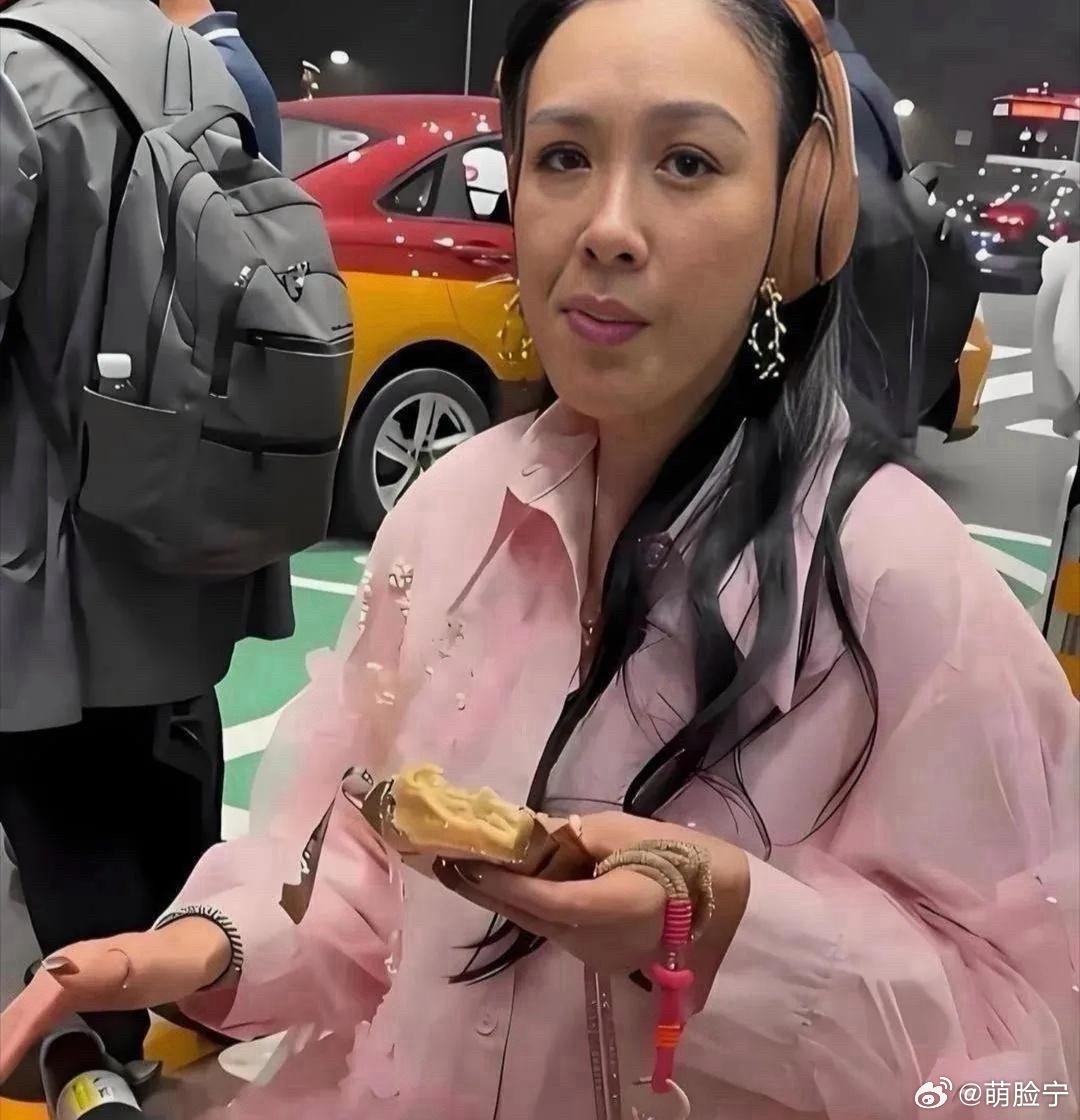 没有滤镜下的钟丽缇，容貌太真实了 ​​​