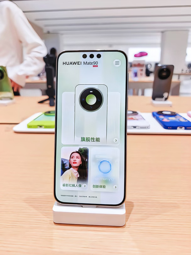 华为Mate90系列来了！这抹“晶格绿”有点东西