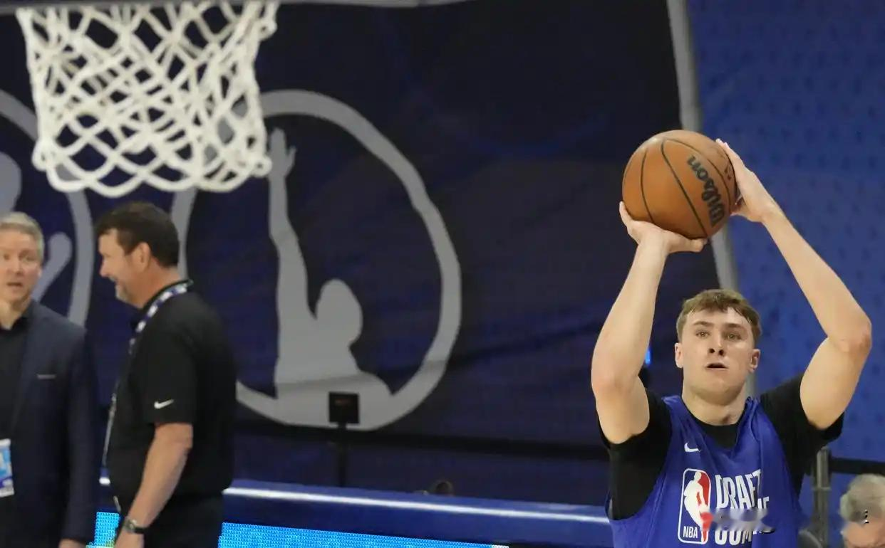 弗拉格体测不及预期，他的天赋不是历史级别的。他的裸足身高是2.02米...