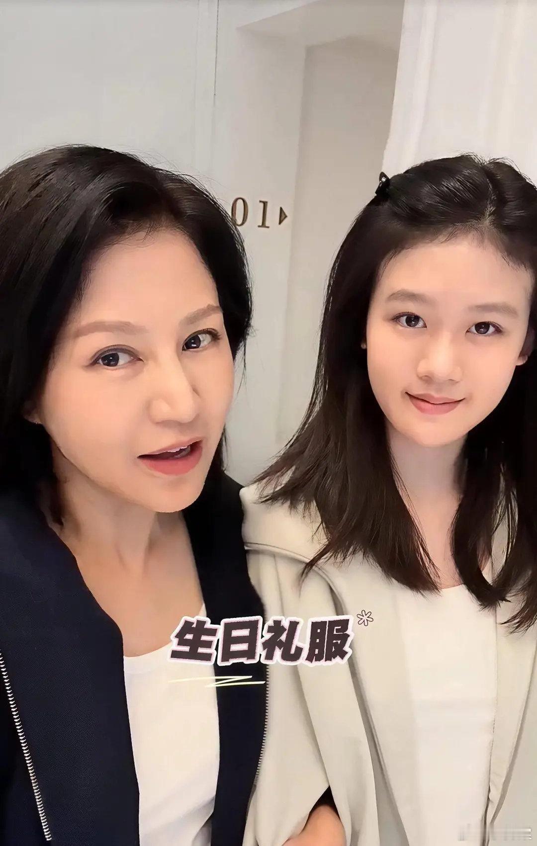 陆毅鲍蕾女儿试穿18岁生日礼服，网友直呼贝儿公主 ​