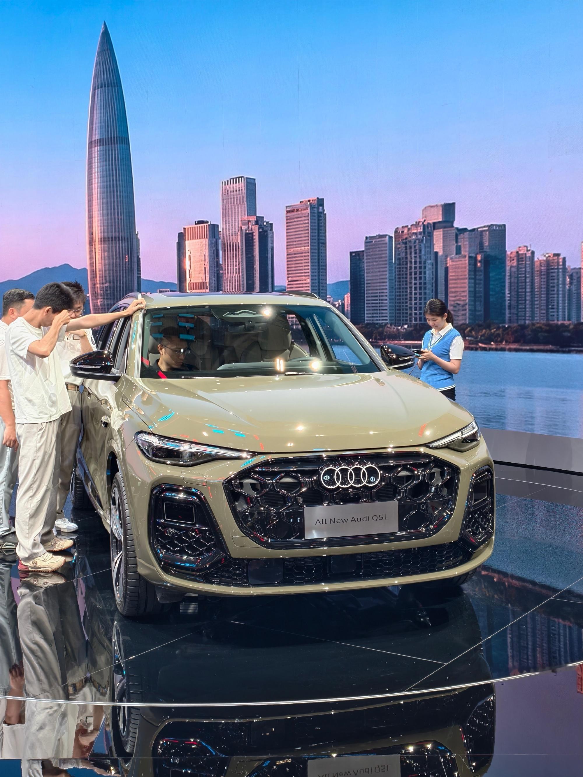 一汽奥迪在大湾区车展摆了21款车。聊几个点。  一、定位一汽奥迪这次的...