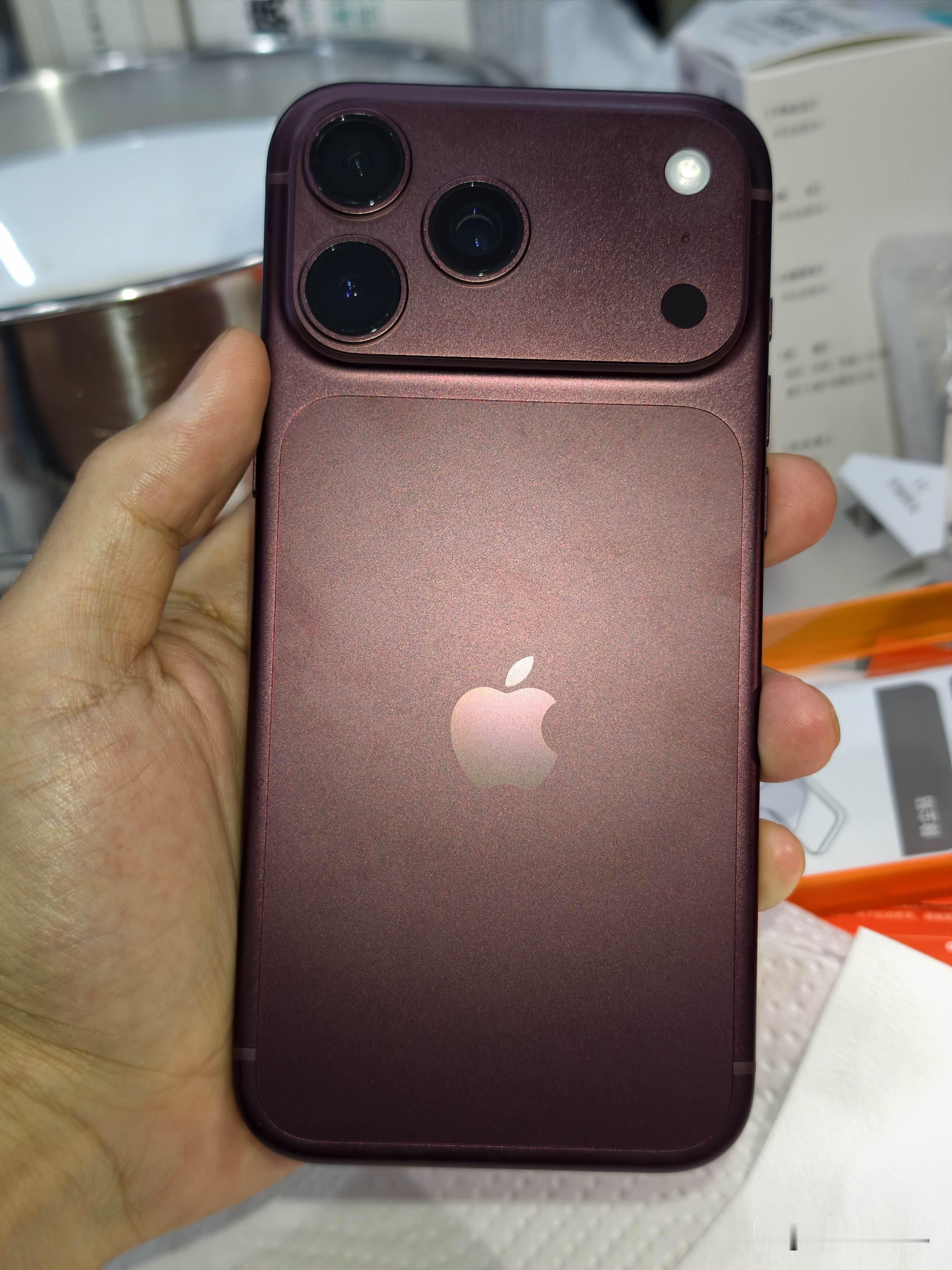⚠️Apple 智能只支持 iPhone 15 Pro 系列及后续机型，因此老苹果手机都没法用，最低8GB内存iPhone才能用的

想用啊，我推荐买最新款iPhone 18 Pro系列，运行更流畅[吐舌]