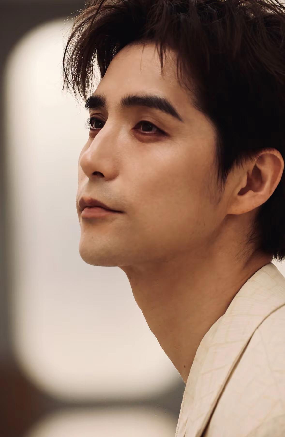 郭晓东，你简直是披荆斩棘的神！@演员郭晓东 「郭晓东《每日一哥》更新：陈若轩、阿云嘎、王传君、颜安、姚琛、张卓尔、王啸坤、曹骏、唐九洲」郭晓东披荆斩棘每日一哥摄影 人像摄影 @披荆斩棘