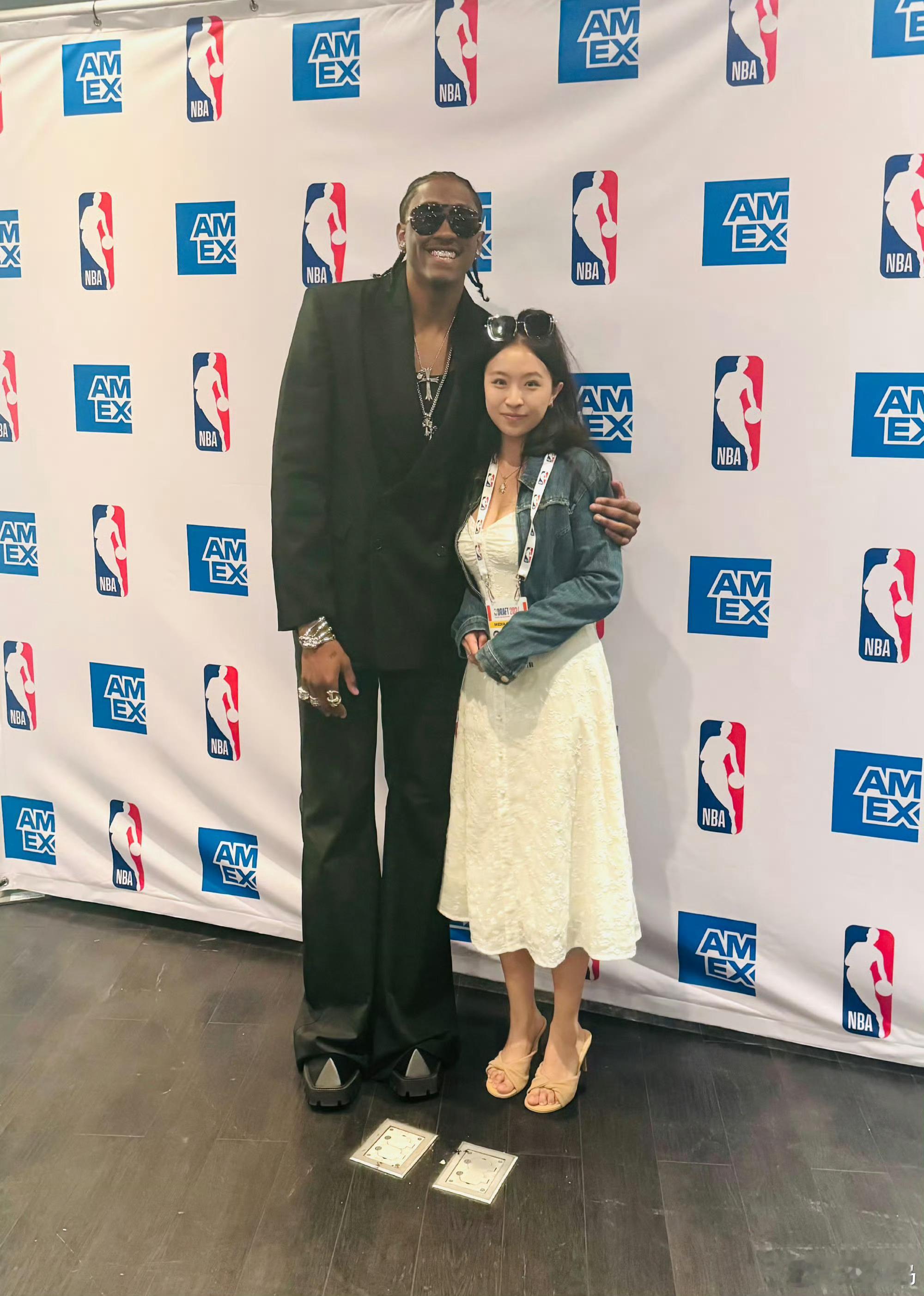 新朋友老朋友你们好，我是李雪儿AKA李纸岛。2023年1月1号我签约成...