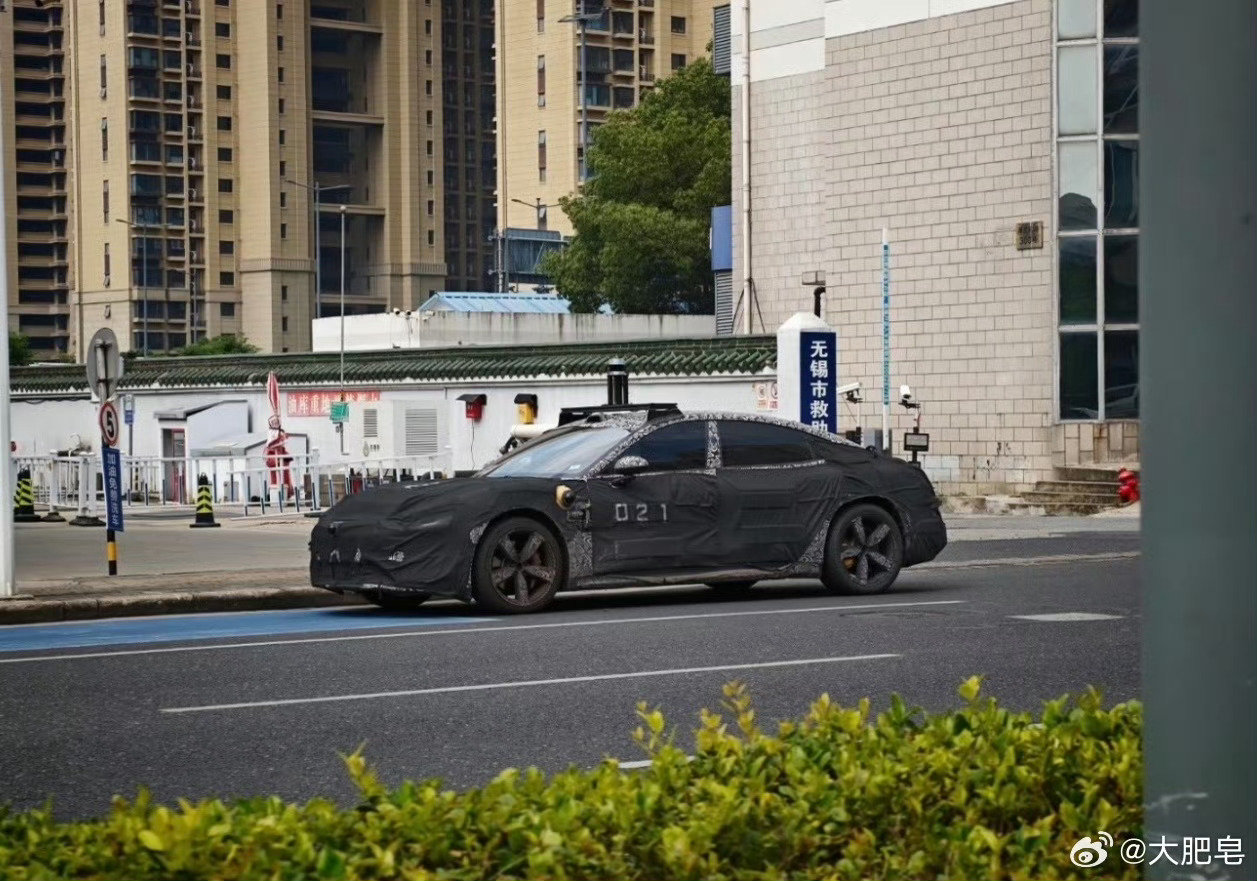 #小米SU9LUX商标公告#
luxury应该是运动+豪华吧[并不简单] ​