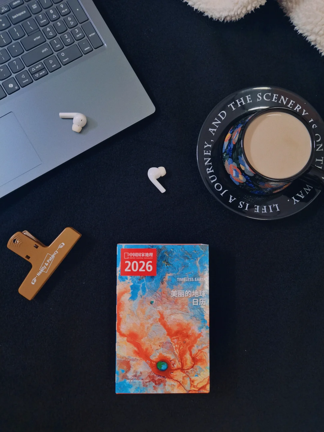 不止是日历！翻页即旅行！