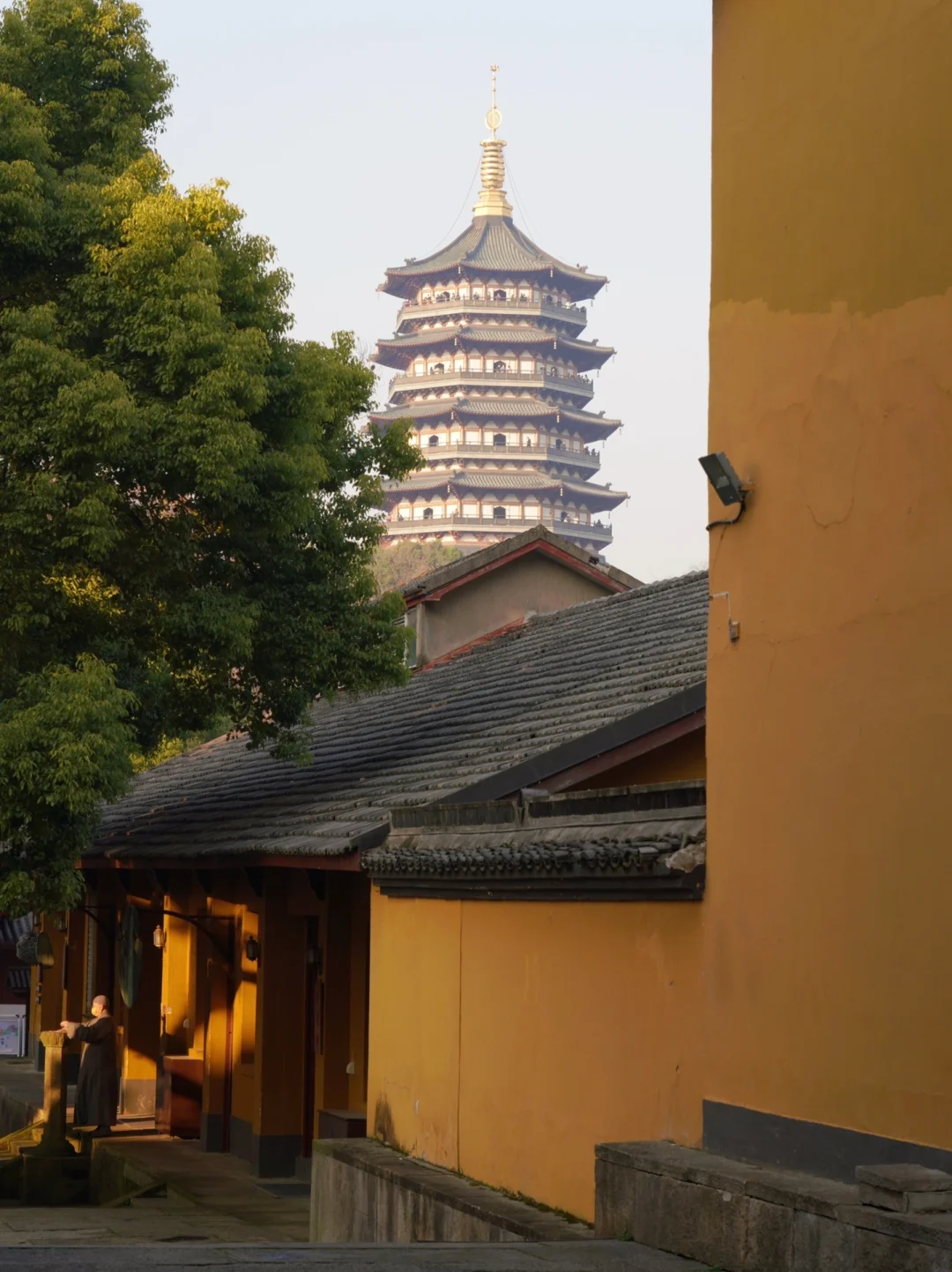 以为灵隐寺已经够好拍了，直到我去了净慈寺！