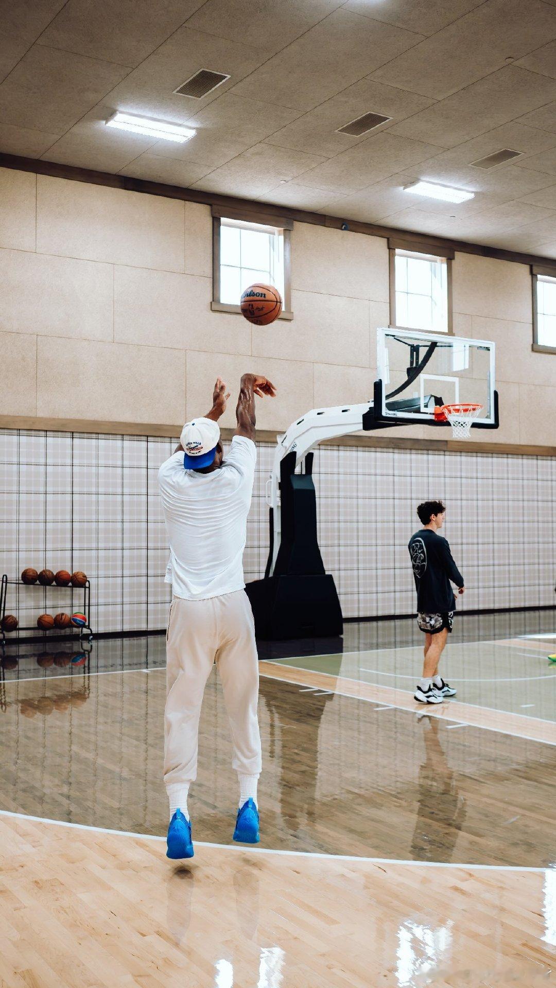 work don’t stop. 🏀

#金州勇士[超话]# #巴特勒# #NBA# ​