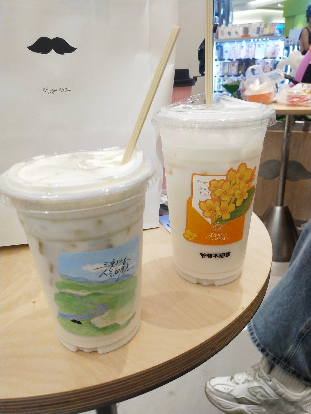 #谈柯[超话]# 哇哦昨天逛街偶遇谈柯了！！！！坦克还请我喝了杯奶茶！！！！！感谢谈柯 ​