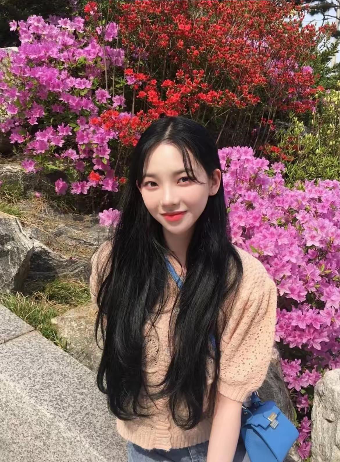如果karina是我的妹妹。那我会给她打扮的漂漂亮亮的再拍好多好多漂亮的照片呀