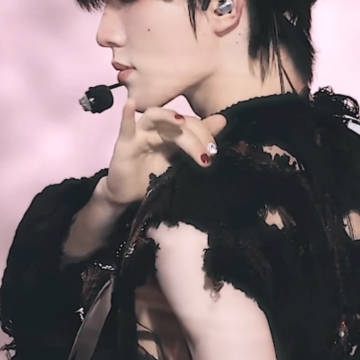 每次看鼠金告摆弄他那个糯米手指都觉得好好笑