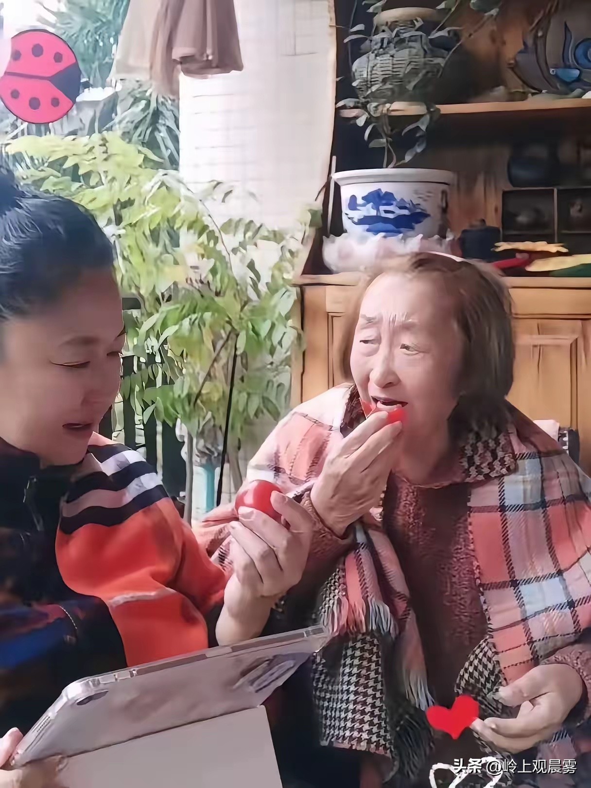 有网友爆料，彭玉最后这几年一直在广州定居，住的小区6万一平，相当豪华，可房子其实