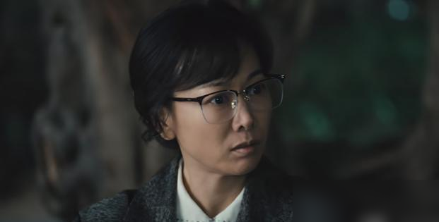 《交锋》中，让人喜欢不起来的三个人。

要我说，这三个角色让人别扭，根子不在演员，而在剧本给人物的设定太“满”了。

拿何春晓来说，彭昱畅的演技是在线的，从青涩到独当一面，这个过程演得很扎实。可人物一旦被写成“谁都得怀疑一遍”，观众就容易累。师傅马憩是带他入行的人，妻子锦兰是枕边人，偏偏最先被怀疑的
