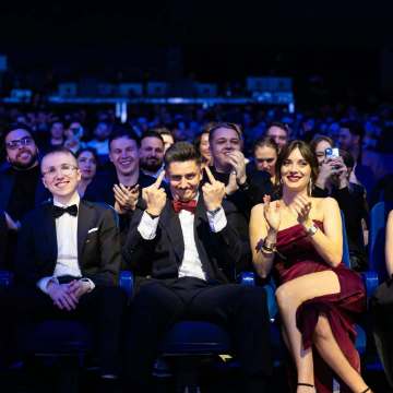 哎呦……驴说年度高光获奖感言的时候的车和豆……<br />车:只是开朗...