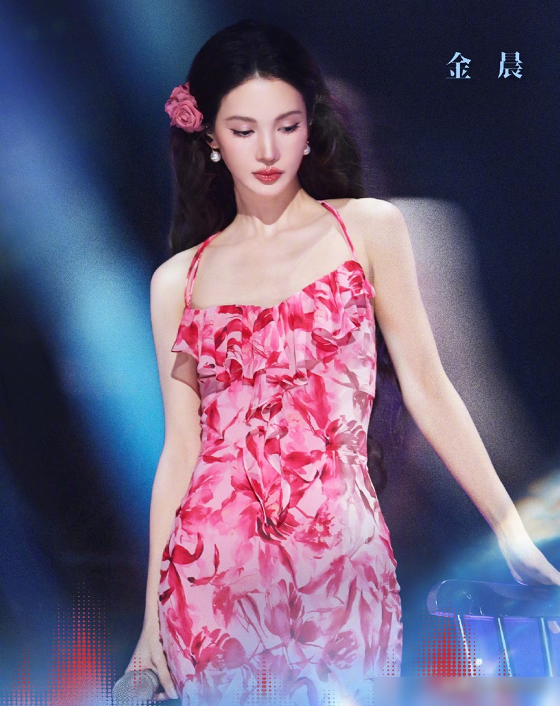 明星也被割了韭菜！金晨和孟佳去美国游学，刚交完学费上两天课，学校连夜破产了。
倒闭的还不是野鸡作坊，是办学35年、遍布7个国家的全球连锁老牌机构。因为生源断崖下跌，管理层死活拉不到注资，全球25个校区直接同步停摆。
更绝的是退费，校方把学费直接甩进破产清算，普通学员排在最末位，钱大概率是打了水漂