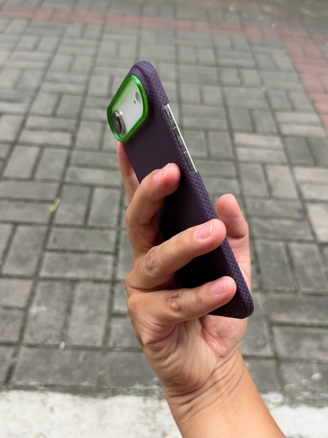 烟霞紫 iPhoneAir到货啦～

可以联系客服搭配绿色镜头圈啦～ ​