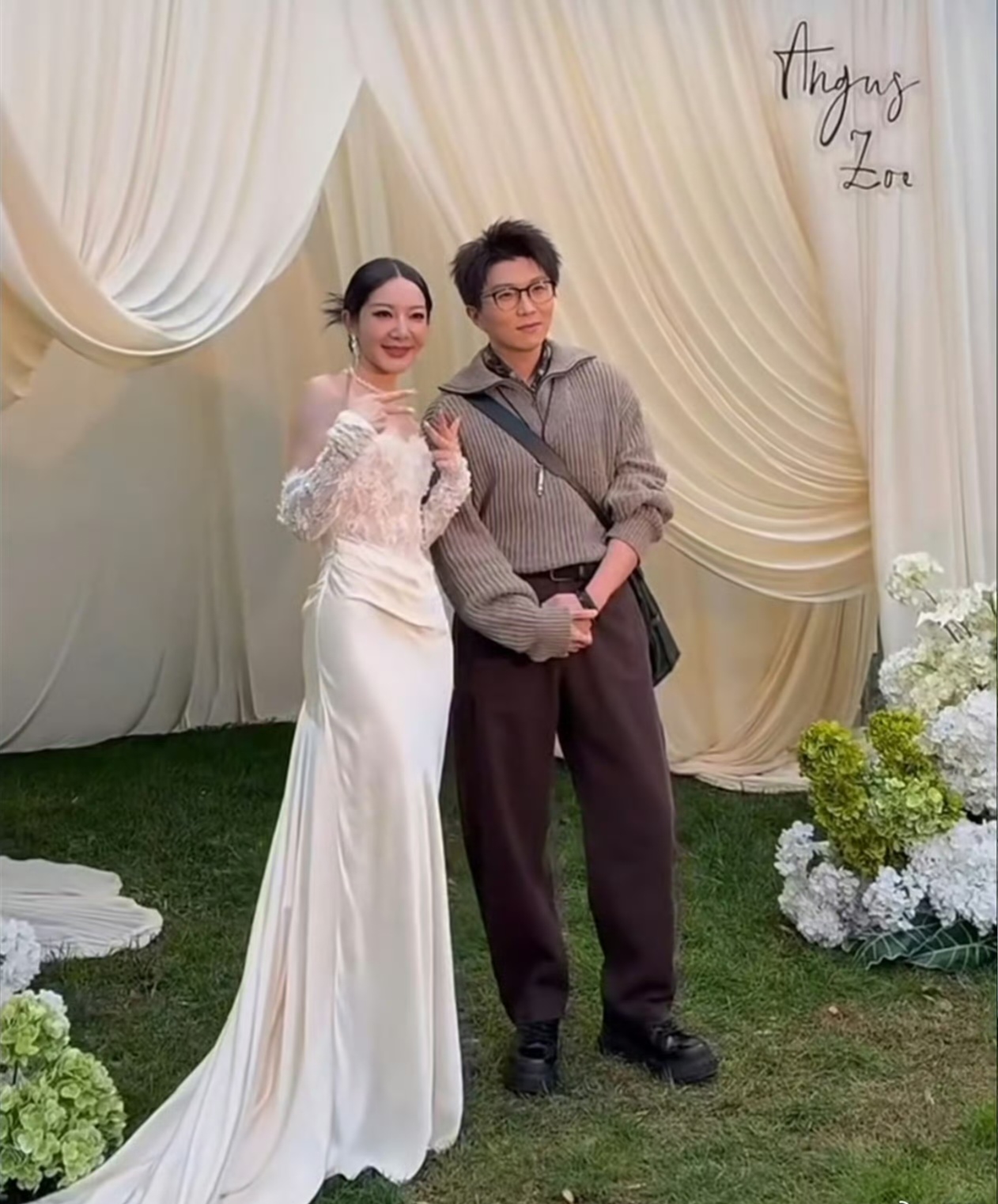毛不易现身朋友婚礼并送上祝福，这样真挚的友情太令人羡慕了，也希望毛老师早日得到学习爱和被爱的机会～ 
毛不易称结婚越来越不意味着什么 ​