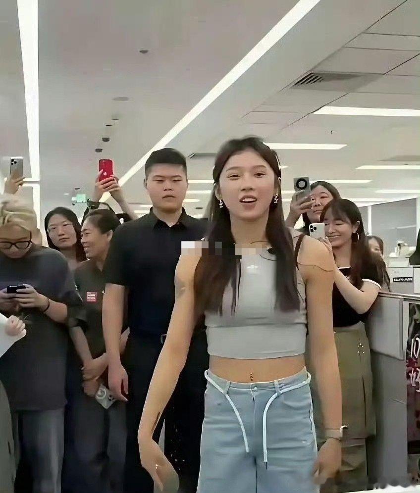 看了吴艳妮才知道，原来运动员都是这么壮的 ​​​