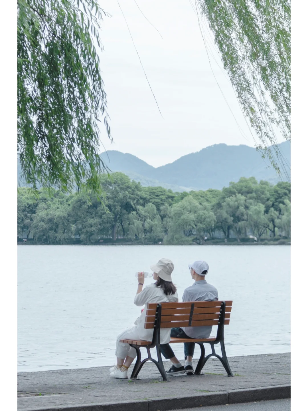 顺利的话，我们会结婚，会去看海 会去看日落