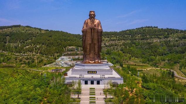 8月19日北派实时，北派明王驳斥“读书无用”论。
清晨，明王读诵孔子《论语》，爱不释手。
这些年，“读书无用论”妖风四起，很多孩子辍学，放弃高考，令明王长叹。
明王还是说下：
孩子年纪轻轻，就应该读书，考大学，金榜题名，争功名夺富贵。
孔子的一生，颠沛流离，居无定所，但仍然坚持弘法，劝化 ​
