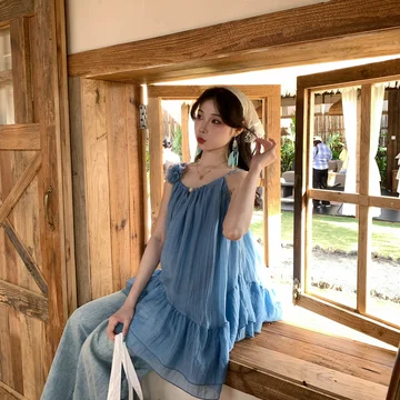 翠绿笑聊小姐姐