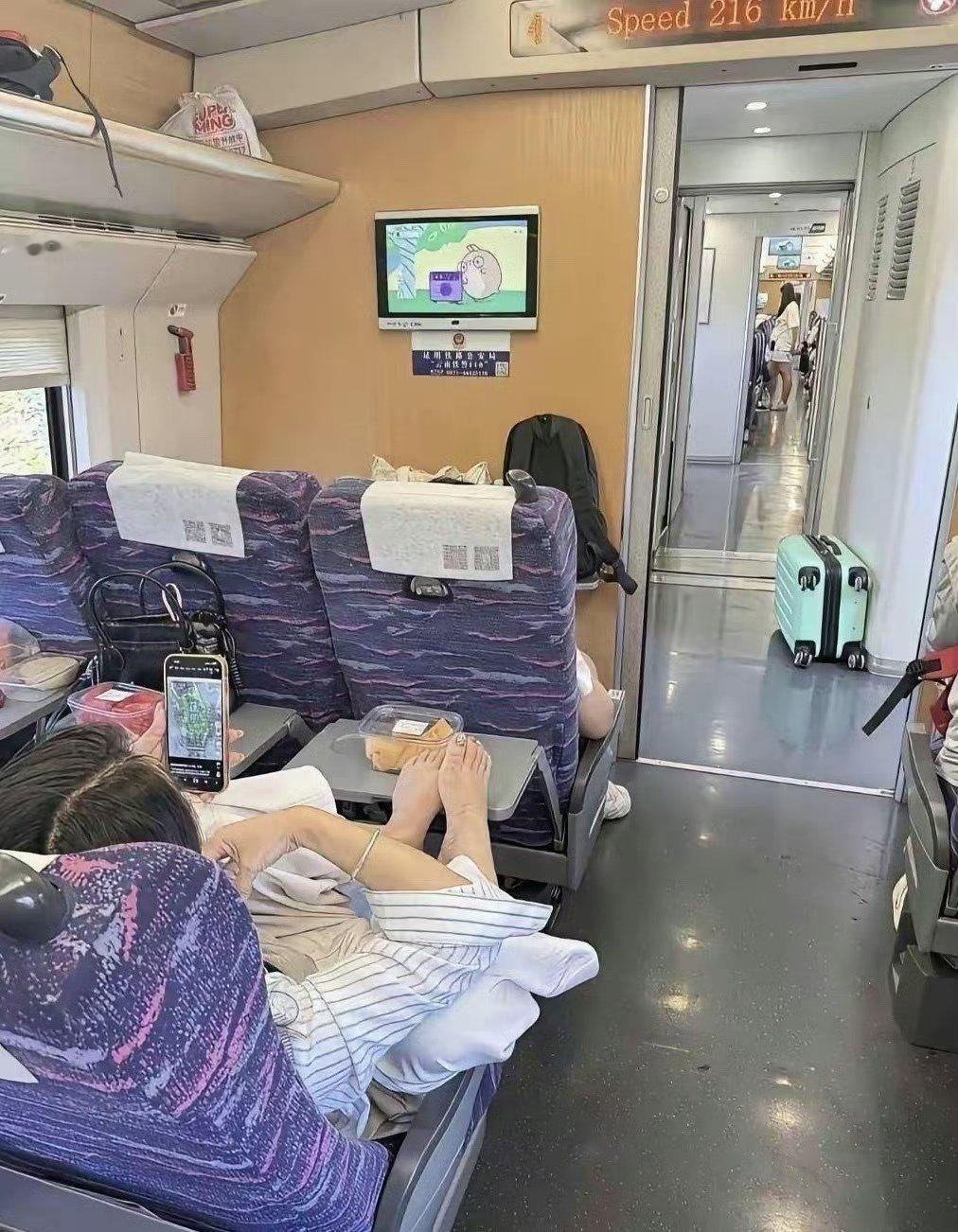 这让下一位乘客怎么坐啊。 ​