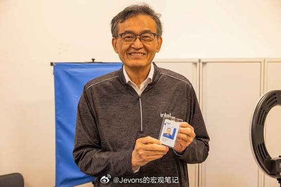 英特尔CEO陈立武陈立武：传统微缩开始遇到瓶颈时，我开始回到材料层面寻...