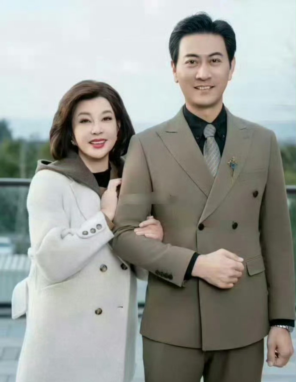 75岁的刘晓庆和一位80后男演员拍了一部短剧，剧中还领了证 ​​​