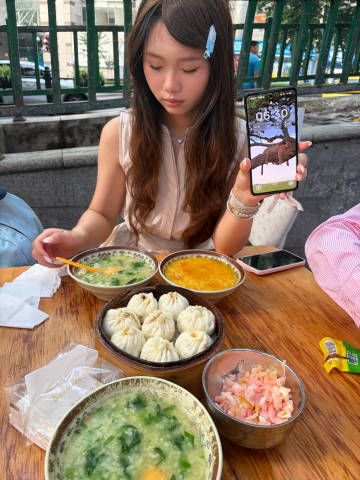 和好朋友们通宵后的我 就这样睁不开眼疲惫哈哈<br />晚上六点集合吃...